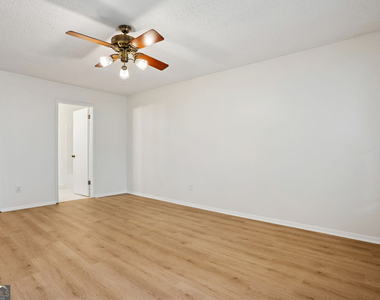 2035 Powers Ferry Trace Se - Photo Thumbnail 9