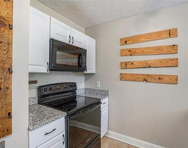 3610 Boneville Drive - Photo Thumbnail 5
