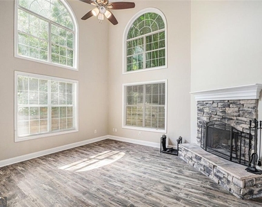 3610 Boneville Drive - Photo Thumbnail 2