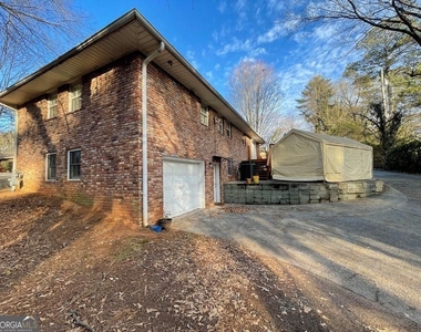 2106 Pawnee Drive Se - Photo Thumbnail 1