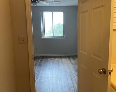2106 Pawnee Drive Se - Photo Thumbnail 3