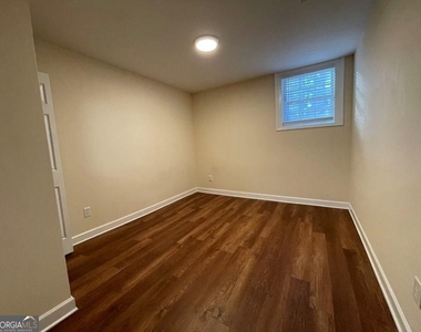 2106 Pawnee Drive Se - Photo Thumbnail 4