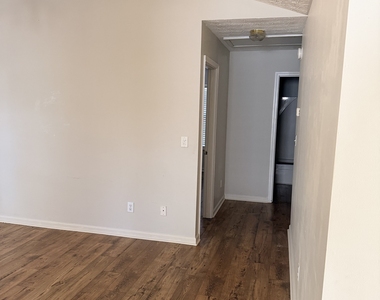 128 Shadowbrooke Circle - Photo Thumbnail 8