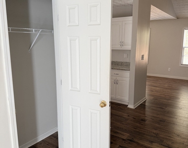 128 Shadowbrooke Circle - Photo Thumbnail 9
