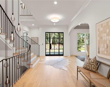 1074 Moores Mill Road Nw - Photo Thumbnail 4