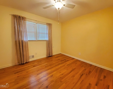 48 Leigh Street - Photo Thumbnail 15