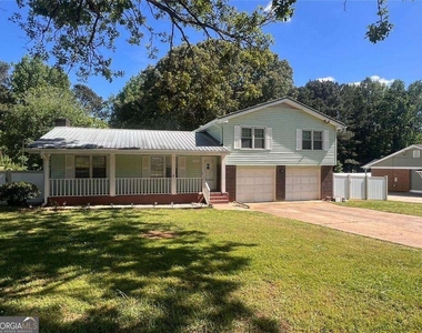 2768 Majestic Circle - Photo Thumbnail 1