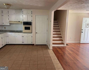 2768 Majestic Circle - Photo Thumbnail 3