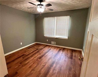 2768 Majestic Circle - Photo Thumbnail 6