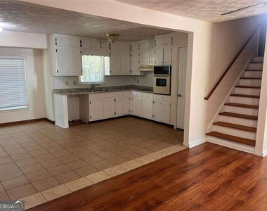 2768 Majestic Circle - Photo Thumbnail 2