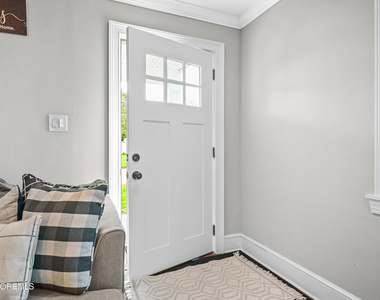 57 Villa Place - Photo Thumbnail 6