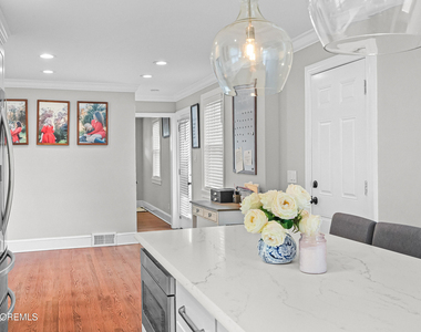 57 Villa Place - Photo Thumbnail 13