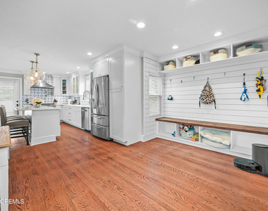 57 Villa Place - Photo Thumbnail 17