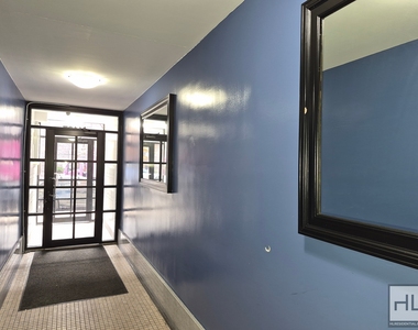 York Avenue - Photo Thumbnail 6