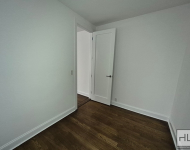 York Avenue - Photo Thumbnail 4
