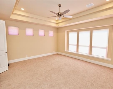 1460 Waterton Drive - Photo Thumbnail 10