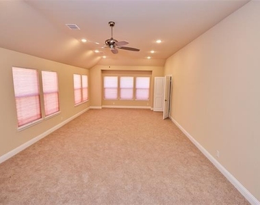1460 Waterton Drive - Photo Thumbnail 16