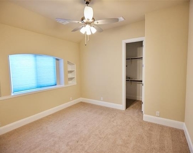 1460 Waterton Drive - Photo Thumbnail 14