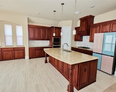 1460 Waterton Drive - Photo Thumbnail 18