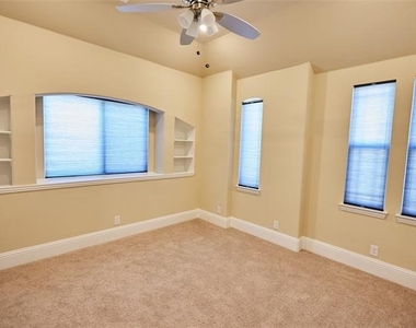 1460 Waterton Drive - Photo Thumbnail 7