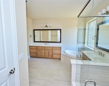 1460 Waterton Drive - Photo Thumbnail 11