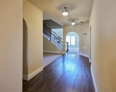 1460 Waterton Drive - Photo Thumbnail 2