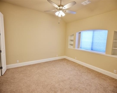 1460 Waterton Drive - Photo Thumbnail 15