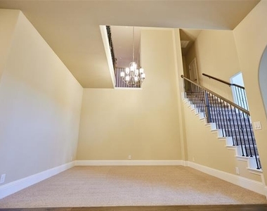 1460 Waterton Drive - Photo Thumbnail 6