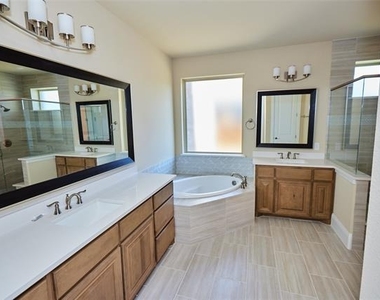 1460 Waterton Drive - Photo Thumbnail 13