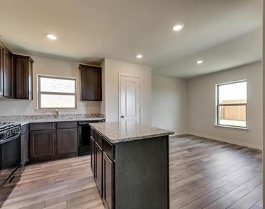 3039 Boran Drive - Photo Thumbnail 4