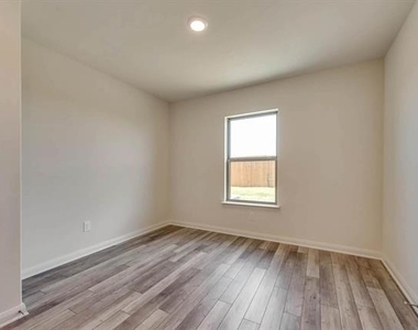 3039 Boran Drive - Photo Thumbnail 3
