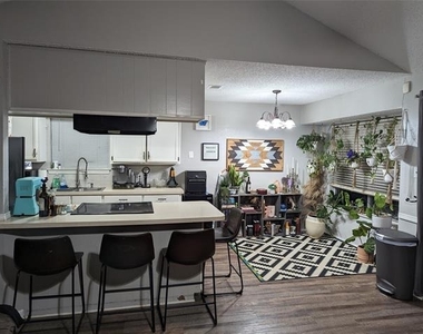422 Thoreau Lane - Photo Thumbnail 7