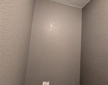 6709 Ridgecrest Court - Photo Thumbnail 8