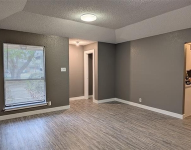 6709 Ridgecrest Court - Photo Thumbnail 3