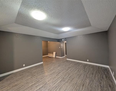 6709 Ridgecrest Court - Photo Thumbnail 6