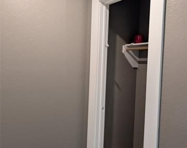6709 Ridgecrest Court - Photo Thumbnail 5