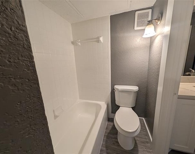 6709 Ridgecrest Court - Photo Thumbnail 12