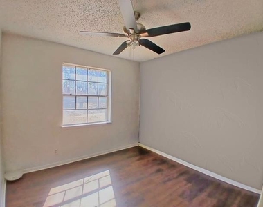 6811 Marla Drive - Photo Thumbnail 7
