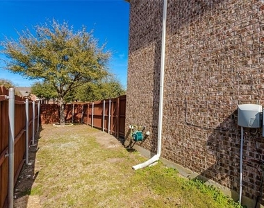 5928 Round Up Lane - Photo Thumbnail 30