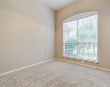 5556 Sky Ridge Drive - Photo Thumbnail 4
