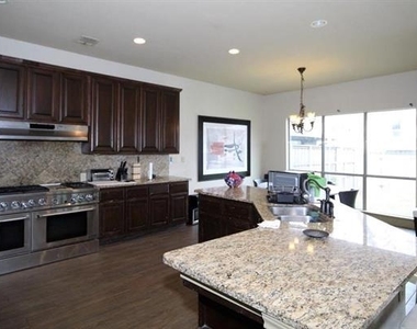 5235 Willis Avenue - Photo Thumbnail 3