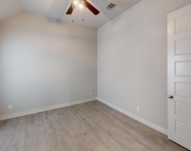 1516 Twistleaf Road - Photo Thumbnail 15