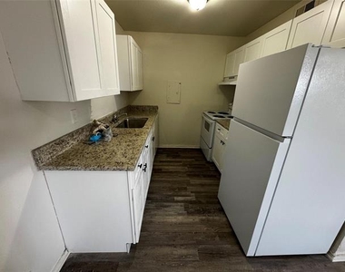 3524 Buckingham - Photo Thumbnail 2