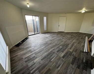 3524 Buckingham - Photo Thumbnail 3