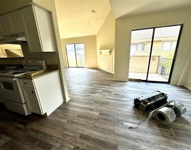 3524 Buckingham - Photo Thumbnail 2