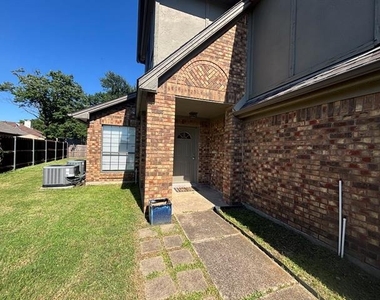 6736 Phoenix Place - Photo Thumbnail 12
