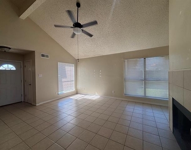 6736 Phoenix Place - Photo Thumbnail 4