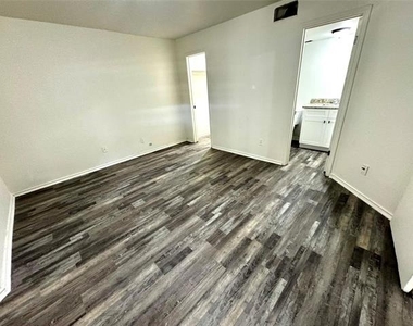 3524 Buckingham - Photo Thumbnail 5