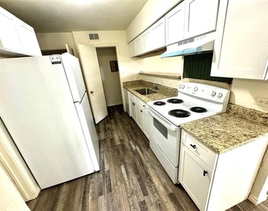 3524 Buckingham - Photo Thumbnail 3