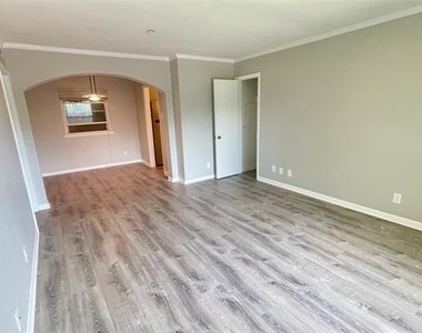 3215 Douglas Avenue - Photo Thumbnail 4